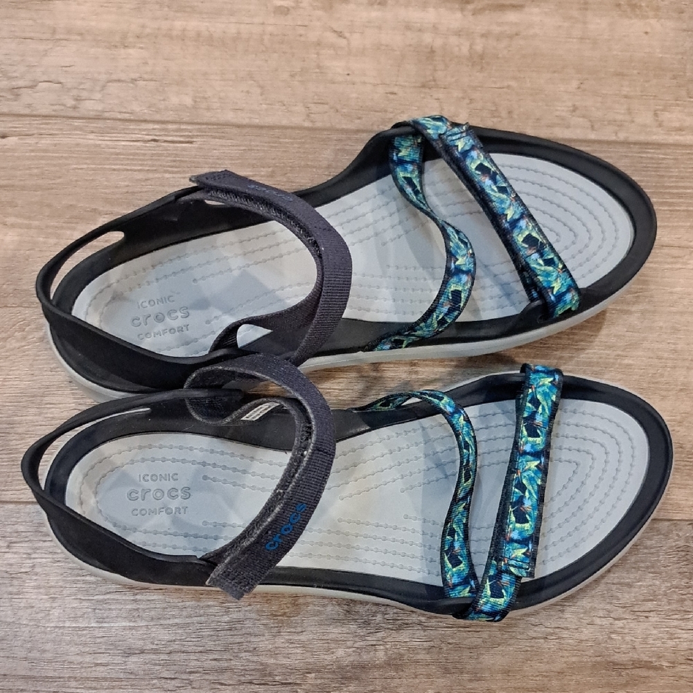 CROCS Women's Navy and Grey Patterned Sandals - Picture 7 of 9